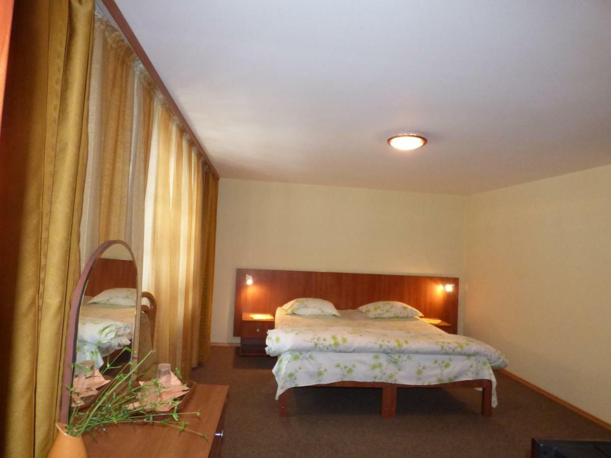 Hotel Gura Padurii à Sinaia Extérieur photo