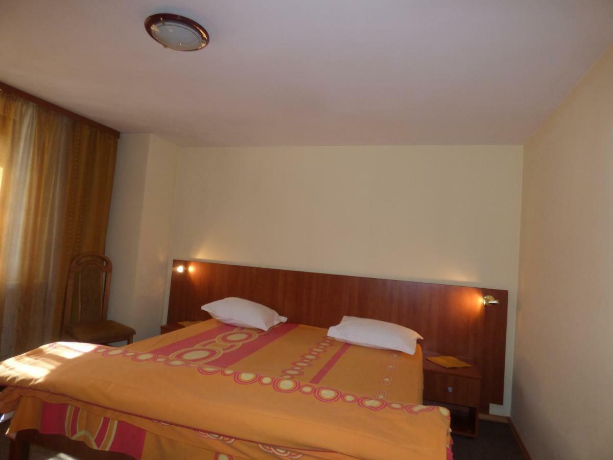 Hotel Gura Padurii à Sinaia Extérieur photo