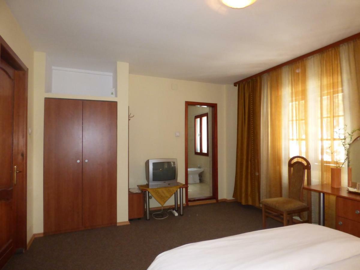 Hotel Gura Padurii à Sinaia Extérieur photo